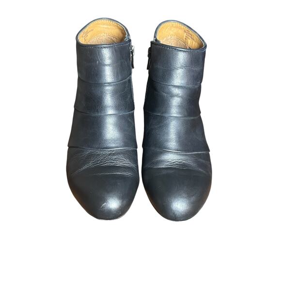 Comfortiva Anesbury Black Leather Ankle Booties - Size 8 - Picture 7 of 11